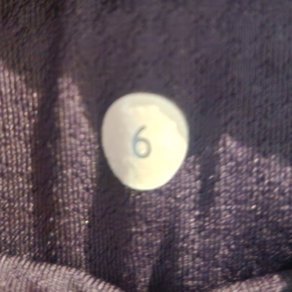 *flawed* Lululemon cropped leggings - Picture 4 of 5